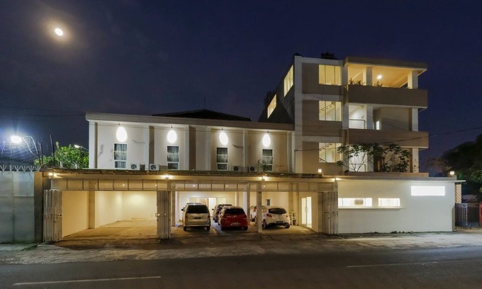 Laweyan Hotel | RedDoorz near Stadion Manahan Solo