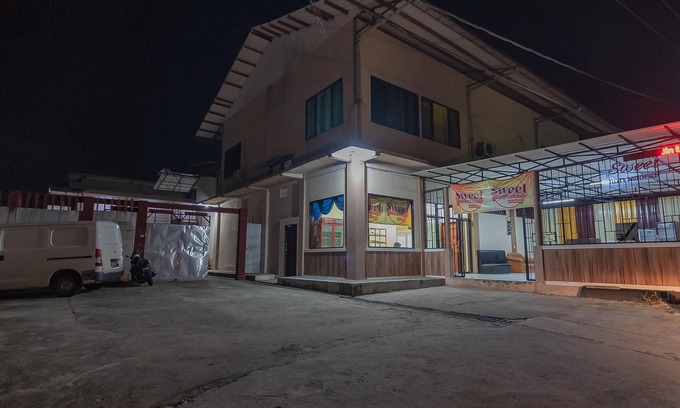 Balikpapan Hotel | RedDoorz Plus @ Bukit Cinta Street