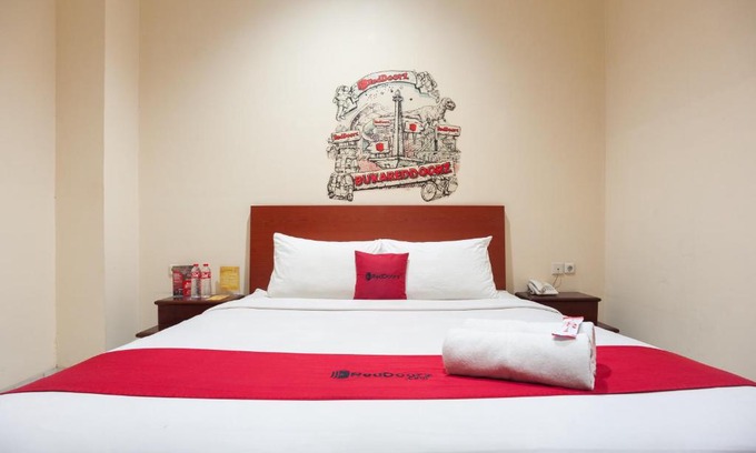 Melawai Hotel | RedDoorz Plus near Plaza Blok M