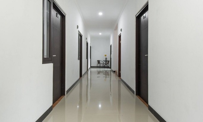 Bekasi Hotel | RedDoorz Plus near Trans Studio Cibubur 2