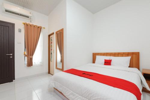 Rajabasa Hotel | RedDoorz Plus Syariah near Mall Boemi Kedaton Lampung