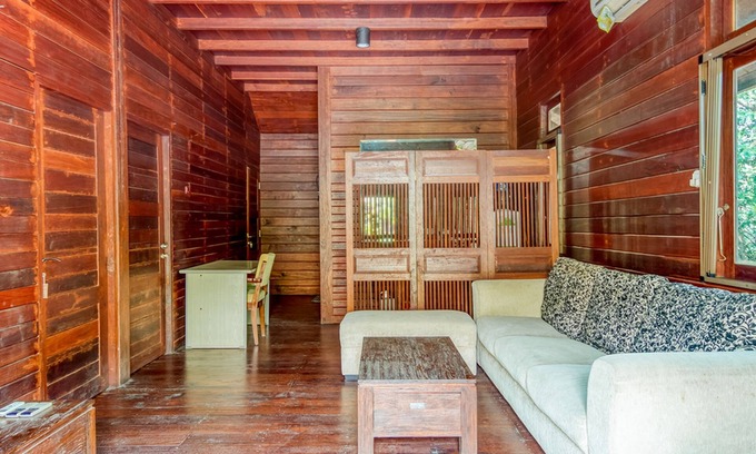 Pantai Indah Kapuk Hotel | RedDoorz Resort @ Taman Wisata Mangrove