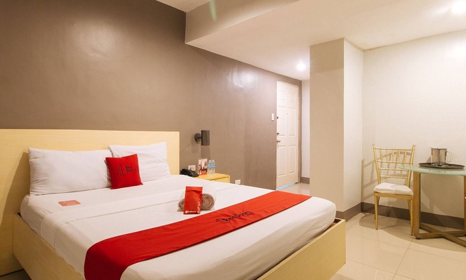 Highway Hills Hotel | RedDoorz @ Samat Mandaluyong