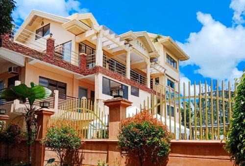 Jordan Hotel | RedDoorz @ Southern Suites Guimaras