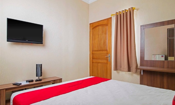 Jakarta Hotel | RedDoorz Syariah near Mercu Buana University