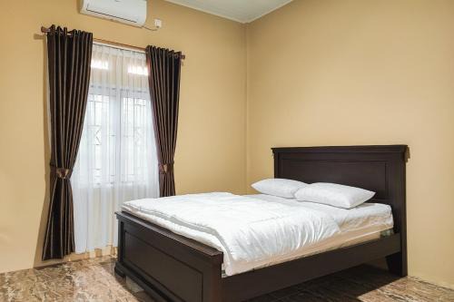 Jambi Hotel | RedDoorz Syariah near Telanaipura Jambi