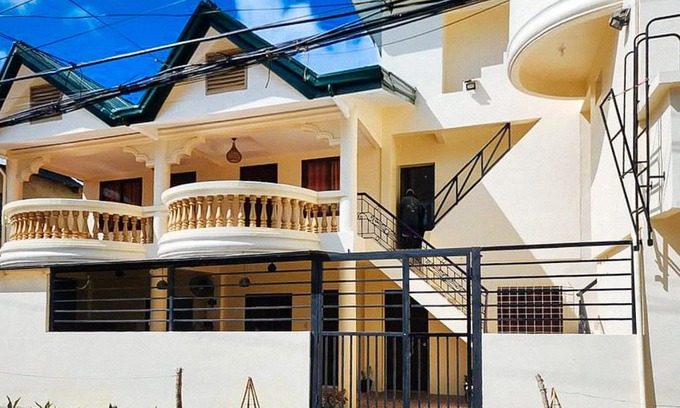 Boracay Island Hotel | RedDoorz @ The Central Inn Boracay Island