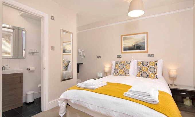 Salisbury House | Redhouse