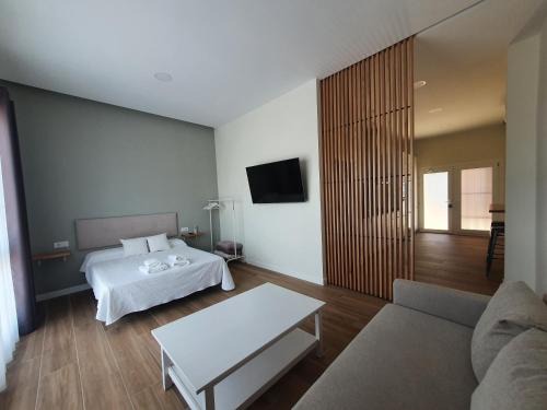 Redondela Apartment | REDONDELA APARTMENTS - Bedroom, Bathroom & Kitchen