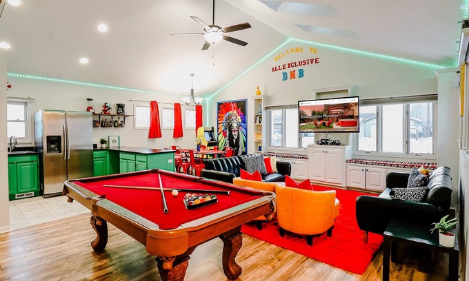 Wheat Ridge House | RedRocks Cozy Home HotTub PS5 PoolTable Arcade
