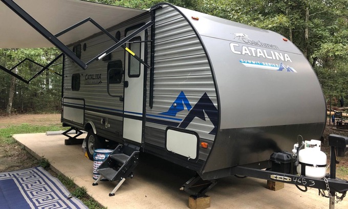 Beaumont House | Reds Coachmen Catalina Summit Series 7 184BHS Travel Trailer