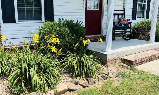 Mena House | Redstone Suites- Minutes To Everything. 2 Bd. 2 Bath Very Clean!