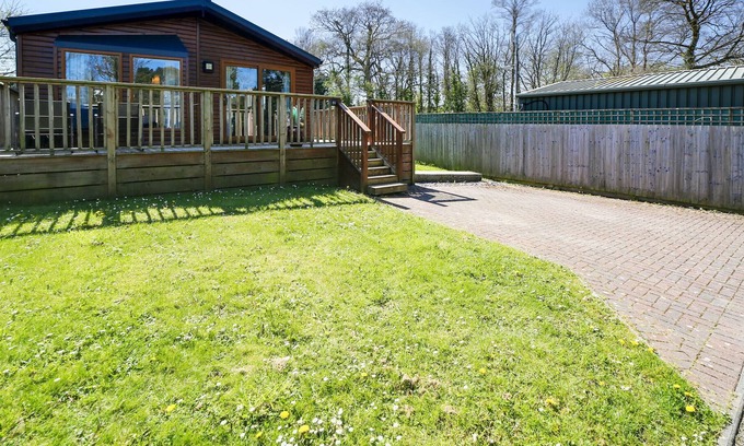 Wadebridge Cabin | Reduced rates for Aug @ Woodland Lodge St Minver, nr Rock, sleeps 6 dog friendly