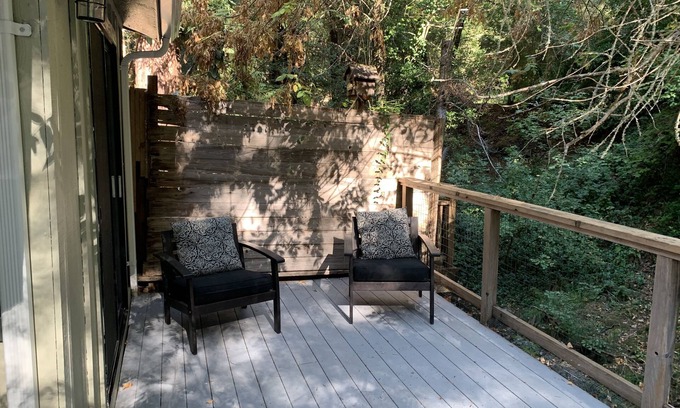 Lagunitas Cottage | Redwood Cottage near Point Reyes + hiking 2br/1b