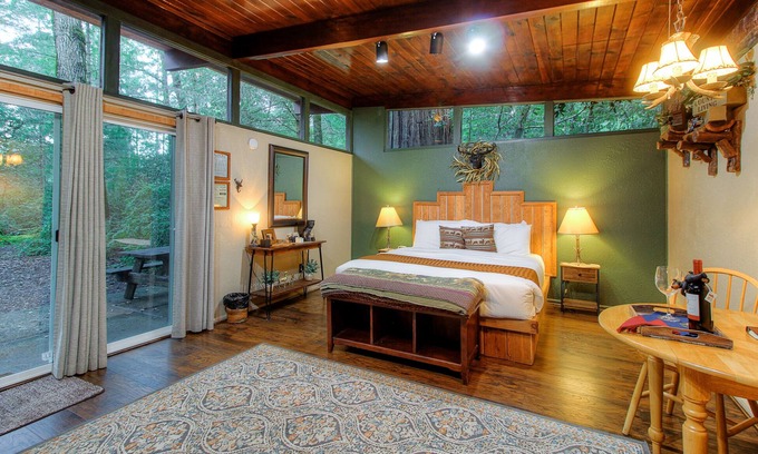 Piercy Apartment | Redwoods River Resort
