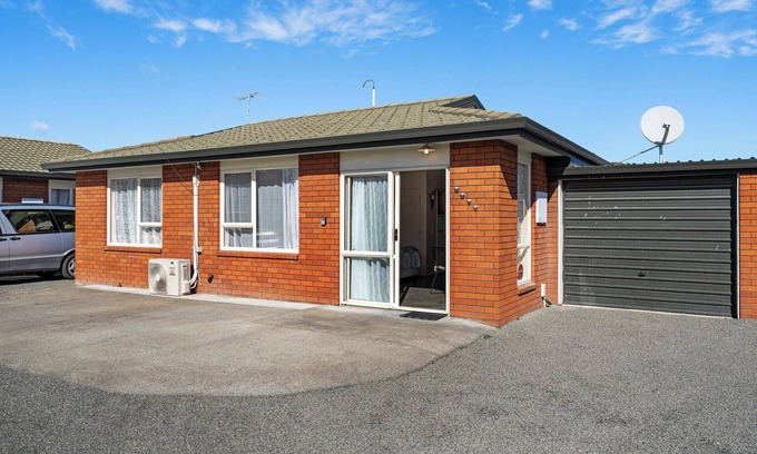 Blenheim House | Redwoodtown Rest - Blenheim Holiday Home
