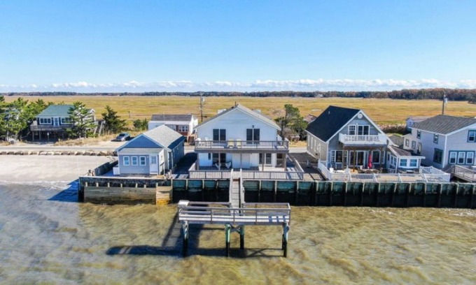 Goshen House | Reed's Beach - Stunning waterfront Sunsets - Bay Front Home Steps to beach
