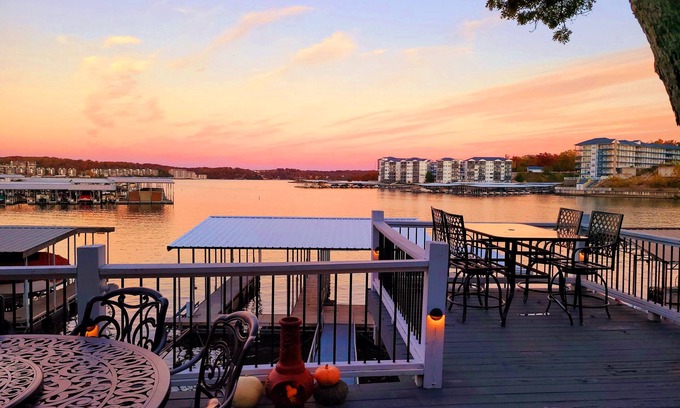 Lake Ozark House | Reel 'em Inn 🎣 Bring your boat! Best location, amazing views, private dock.