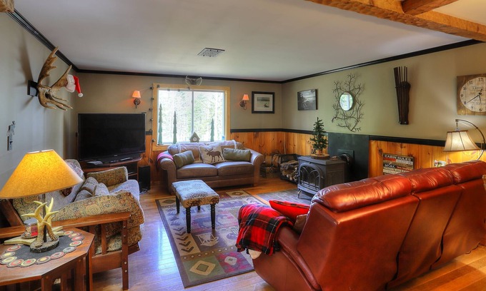Rangeley Plantation House | Reel Life - ATV/Snowmobile from door!