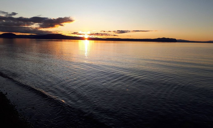 Te Rangiita Apartment | "REELAX-ATION" by the Lake. The Perfect base to Relax, Fish,Swim,Ski or Explore