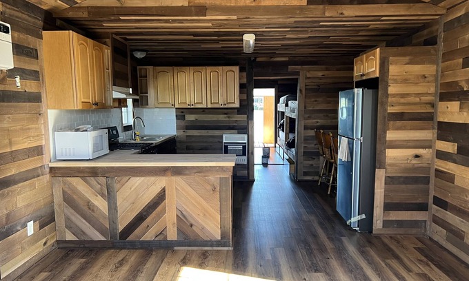 Venice Boat Rental | Reelaxing Houseboat 2.0