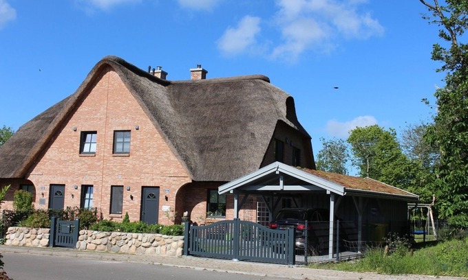 Eiderstedt House | Reet-ferienhaushälfte "meerliebe" in Garding für 6 Personen