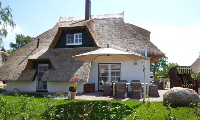 Heringsdorf House | Reethus, 3 bedrooms + 1 infant, 2 bathrooms, fireplace, sauna, outdoor whirlpool, garden, WLAN