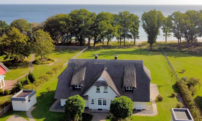 Lobbe Villa | Reethus am Strand - Haushälfte 1 mit Kamin, Sauna