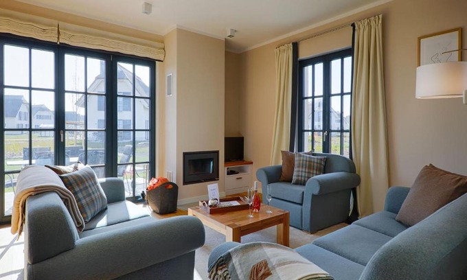 Dranske House | Reetland am Meer - Luxus Reetdachvilla mit 3 Schlafzimmern, Sauna und Kamin F20