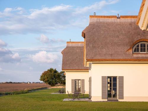 Kreptitz House | Reetland am Meer - Premium Reetdachvilla mit 3 Schlafzimmern, Sauna und Kamin E03