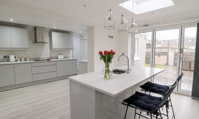 Burry Port House | REEVAS-RETREAT, pet friendly, character holiday cottage in Burry Port