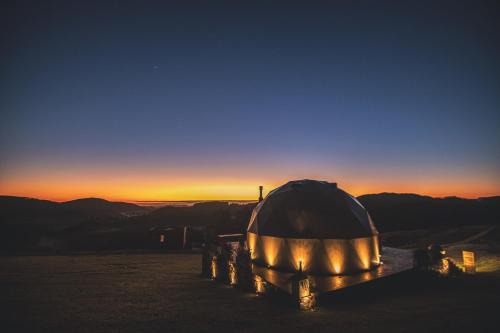 Rancho Queimado House | Refúgio nas Nuvens, Domo Omega Luxuoso com Fogo de Chão e Hidro Panorâmica