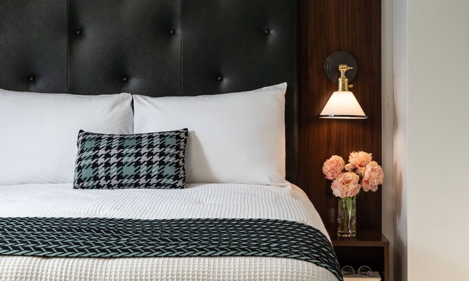 Roanoke Hotel | Refined and Cozy in Boutique, Historic Hotel Close to Restaurants, Shops & More!