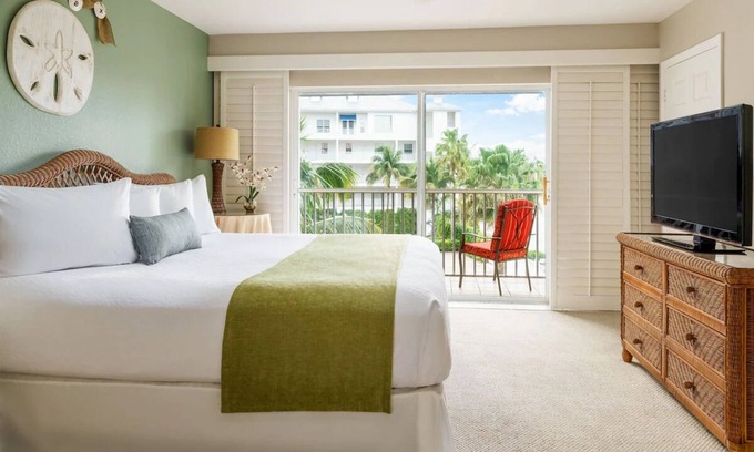 Marco Island Hotel | Refined Island Escape, Olde Marco Inn Deluxe 2BR Suite w/Porch