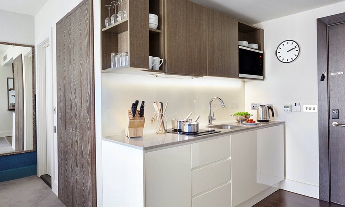 Prince's Apartment | Refined Studio Suite | Business Centre On-Site + Free Wi-Fi