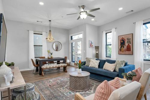 Hillsboro Village House | REFRESHING 2 bedroom, 3 bed Nashville condo with FREE Parking Near Restaurants