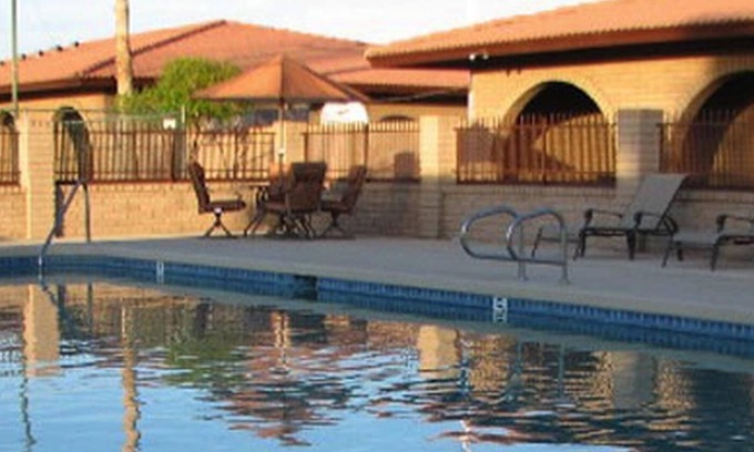 Buckeye House | Refreshing Buckeye Resort!