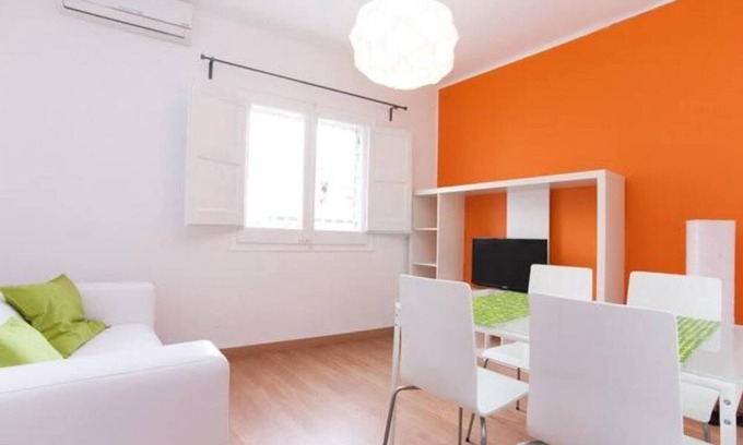 La Salut Apartment | Refurbished flat close by the Park Güell