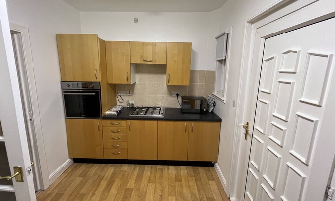 Chryston Apartment | Refurbished Glasgow 2 Bedroom Apartment Easy Access to City Centre