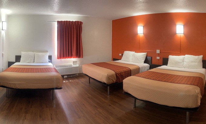 Lincoln Hotel | REGAL 8 INN & SUITES