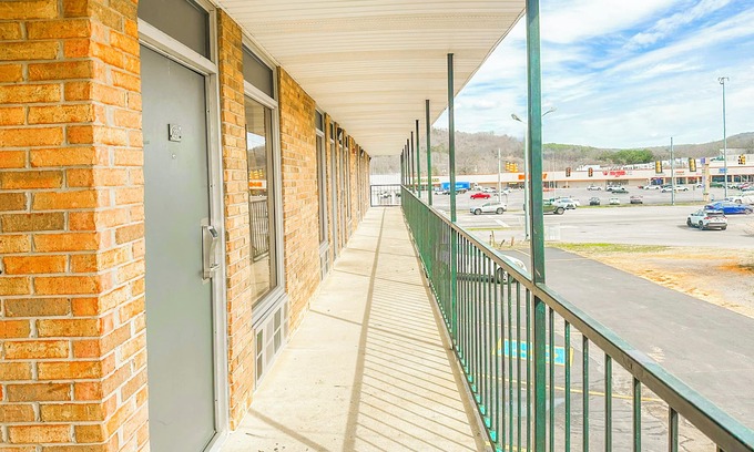 Guntersville Hotel | Regal Inn Guntersville By OYO Hwy 431