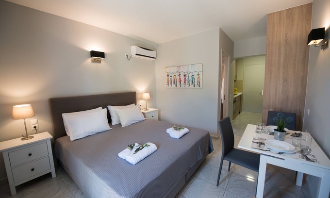 Kariotai Apartment | REGALO STUDIO KARIOTES/FLAT 2