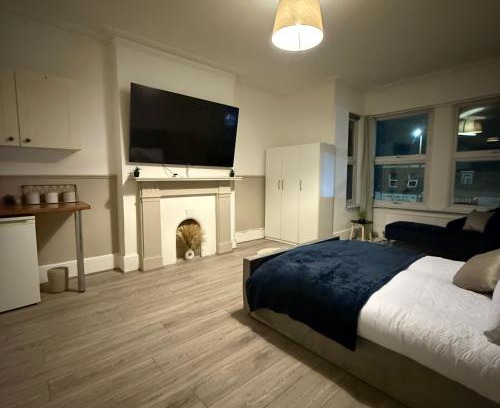 Finchley Church End House | Regents park Road