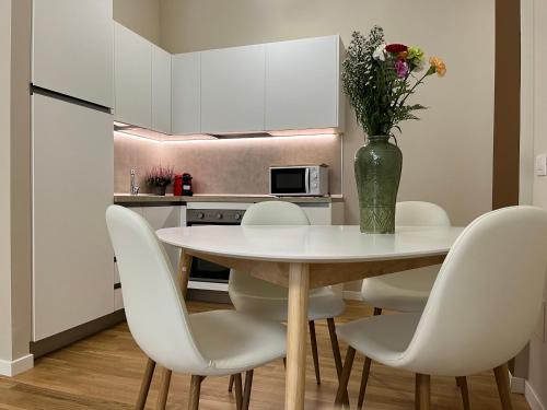 Porta Garibaldi Apartment | REGINA by The Blue Twins apartments Milano