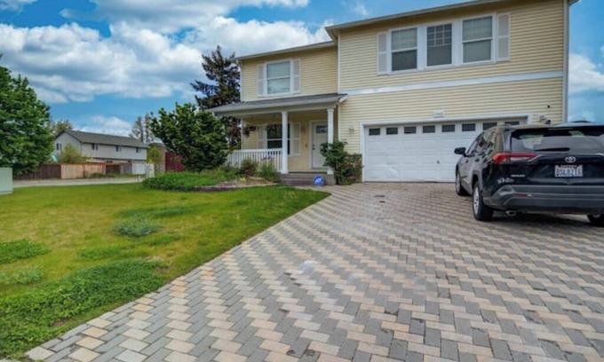 Frederickson House | Rehoboth house n4 bedroom house, 2.5 bathrooms, kitchen, dining and living rooms