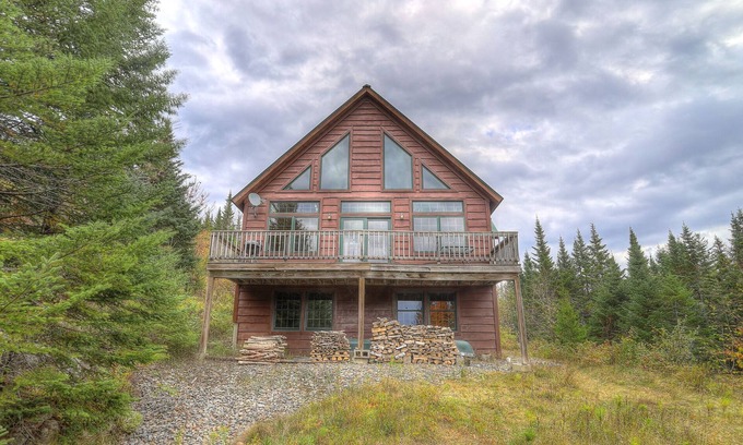 Rangeley House | Reid - Quiet, secluded cabin in the Rangeley Overlook