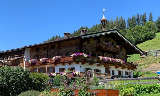 Kitzbuehel Apartment | Reitstall Henntalhof