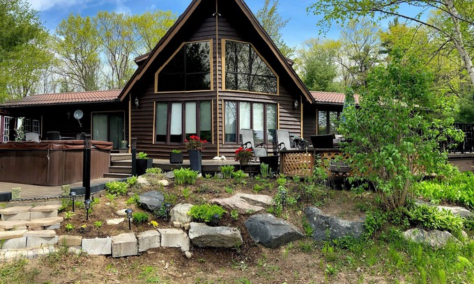 Bala Bed & Breakfast | Rekindle your life, Lake, Hot Tub, Nature, Fresh Air and Champagne.
