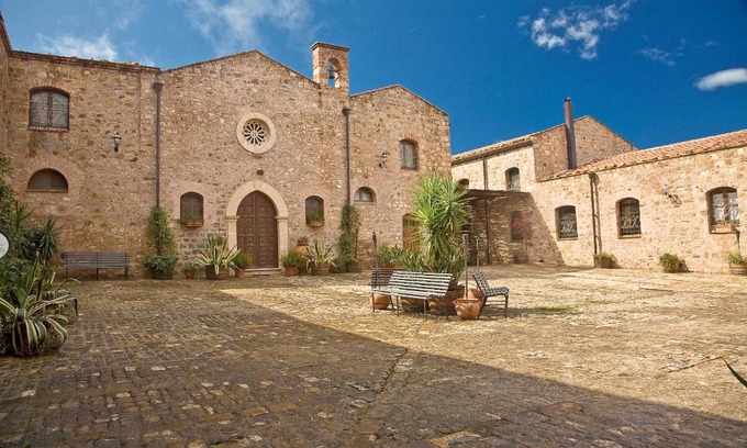 Castelbuono House | Relais Abbazia Santa Anastasia Resort & Winery