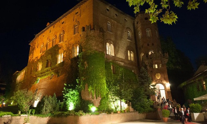 Oviglio Hotel | Relais Del Castello Di Oviglio